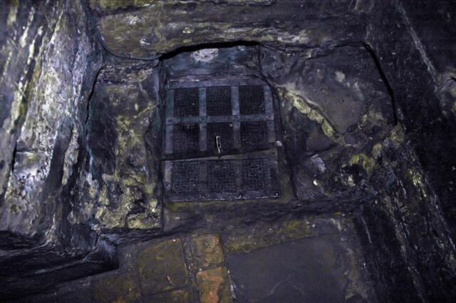 Dungeon pit