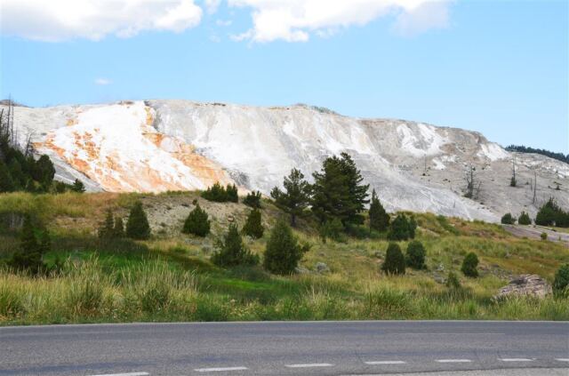 Mammoth Hot Springs - from road (1)