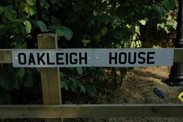 Oakleigh House sign