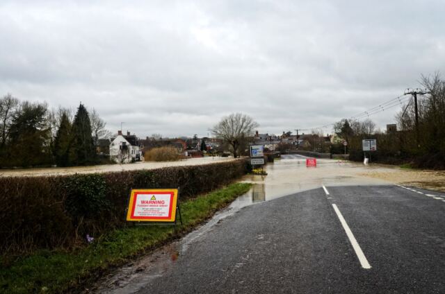 Flooded Stour River bridge (4)