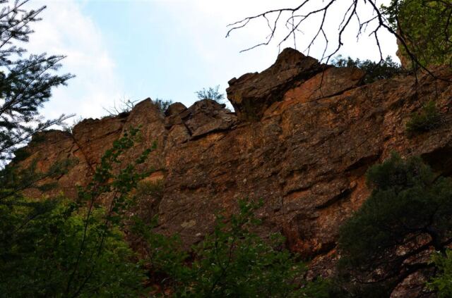 Cliffs along the trail (1)