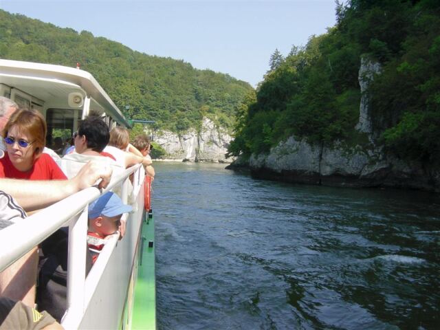 boat-rocks-and-the-danube