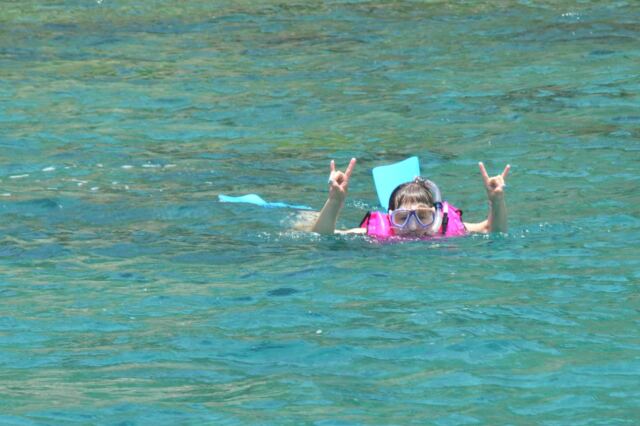 Kathy snorkels near Ginger Island 4