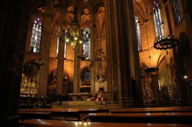 Interior of Barcelona gothic cathedral (6)