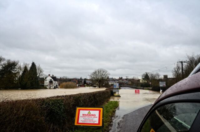 Flooded Stour River bridge (3)