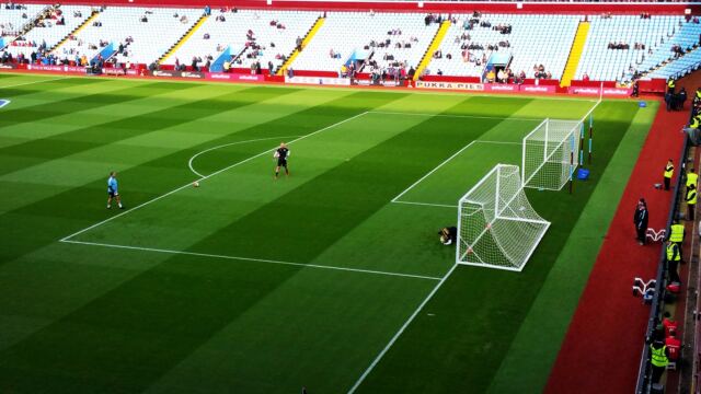 Villa keepers warm up pre-match (2)
