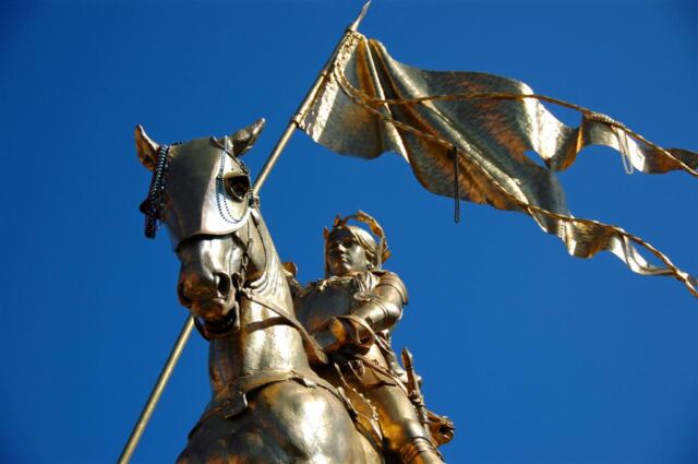 Jean d'Arc statue (2)