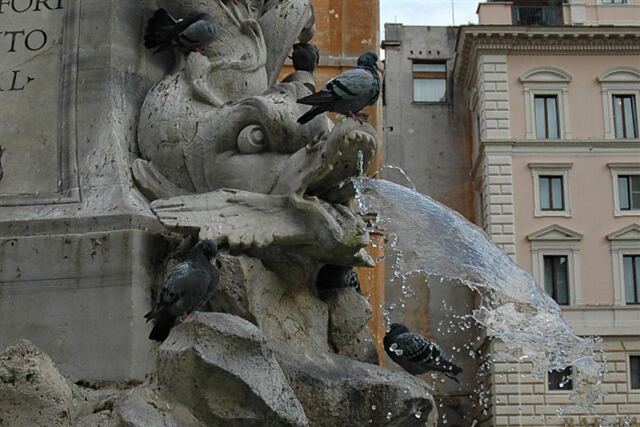 Details on obelisk fountain