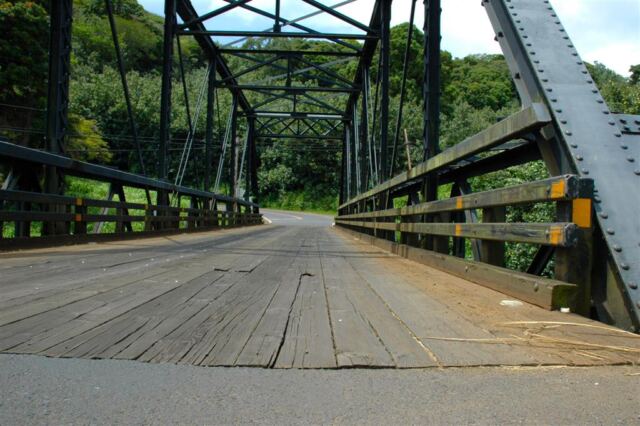 One-lane bridge
