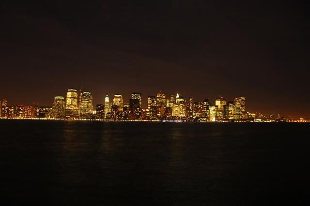 Manhatten skyline at night