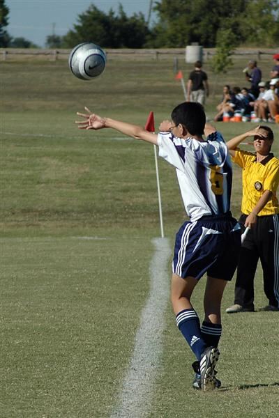 bao-throws-the-ball-back-into-play