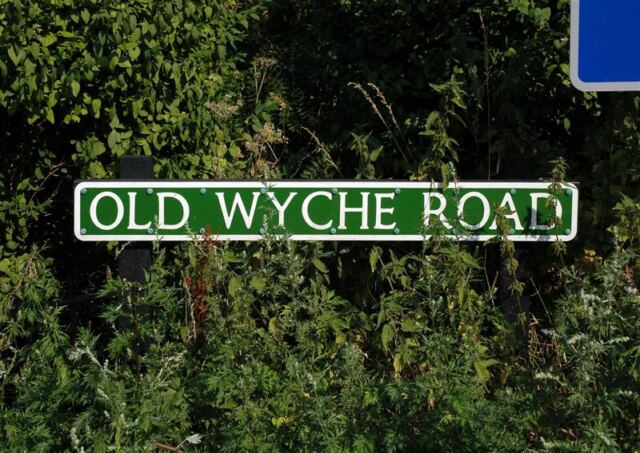 Old Wyche Road sign