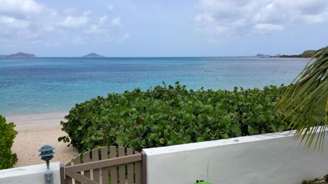 Mahoe Bay is right there
