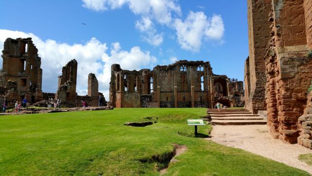 Kenilworth Castle - Great Hall 15