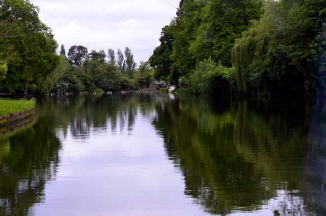 Scenes along the River Avon aboard the Countess of Evesham (1)
