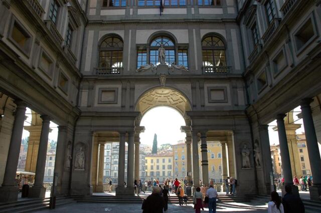 Ufizi gallery entrance