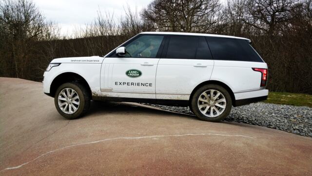 Range Rover - steep corner obstacle course (7)