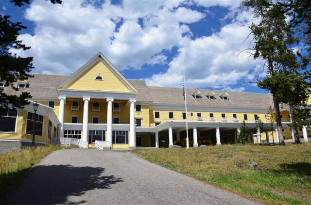 Lake Yellowstone Hotel - exterior (2)