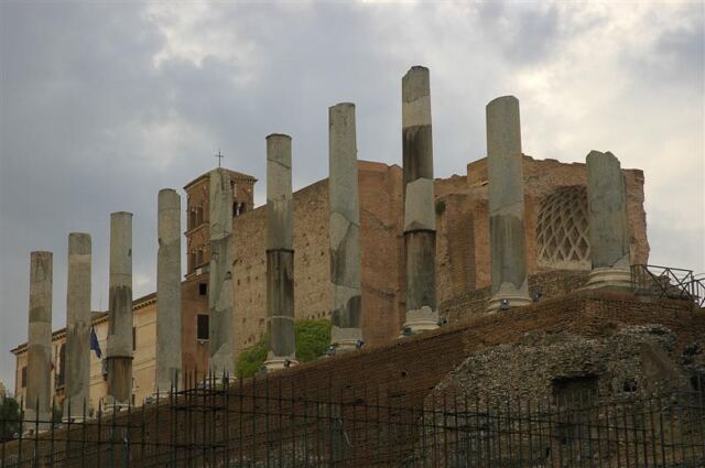 Columns towards Roman Forum