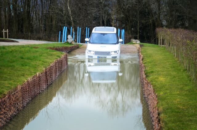 Range Rover in the water (1)